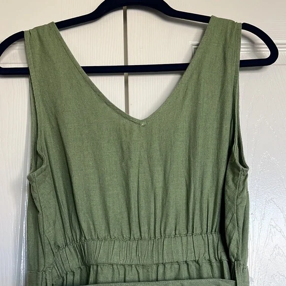 Linen Blend army green sleeveless V neck jumpsuit. - Picture 6 of 9